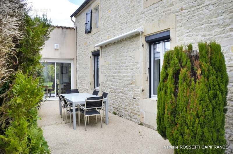 Maison à vendre 6 pièces LA GREVE SUR MIGNON (17)Maison de charme avec jardin paysagé et dépendance – 133 m² habitables sur 947  - photo 31