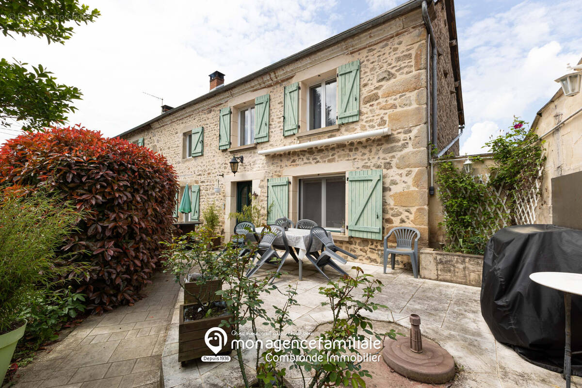 Maison à SAINT-PRIEST-DES-CHAMPS
