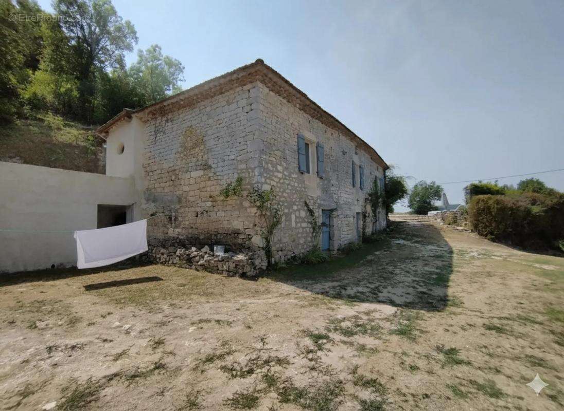 Maison à CASTELNAU-MONTRATIER