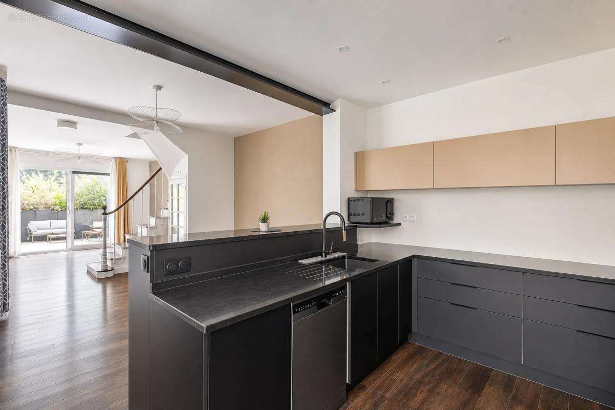 Maison à LA GARENNE-COLOMBES