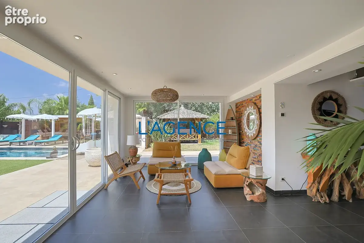 La Crau au Goys Fourniers, belle propriété de 204 m2 sur 1803 m2 de terrain avec piscine. - photo 17