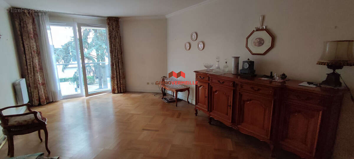 Appartement à LA CELLE-SAINT-CLOUD