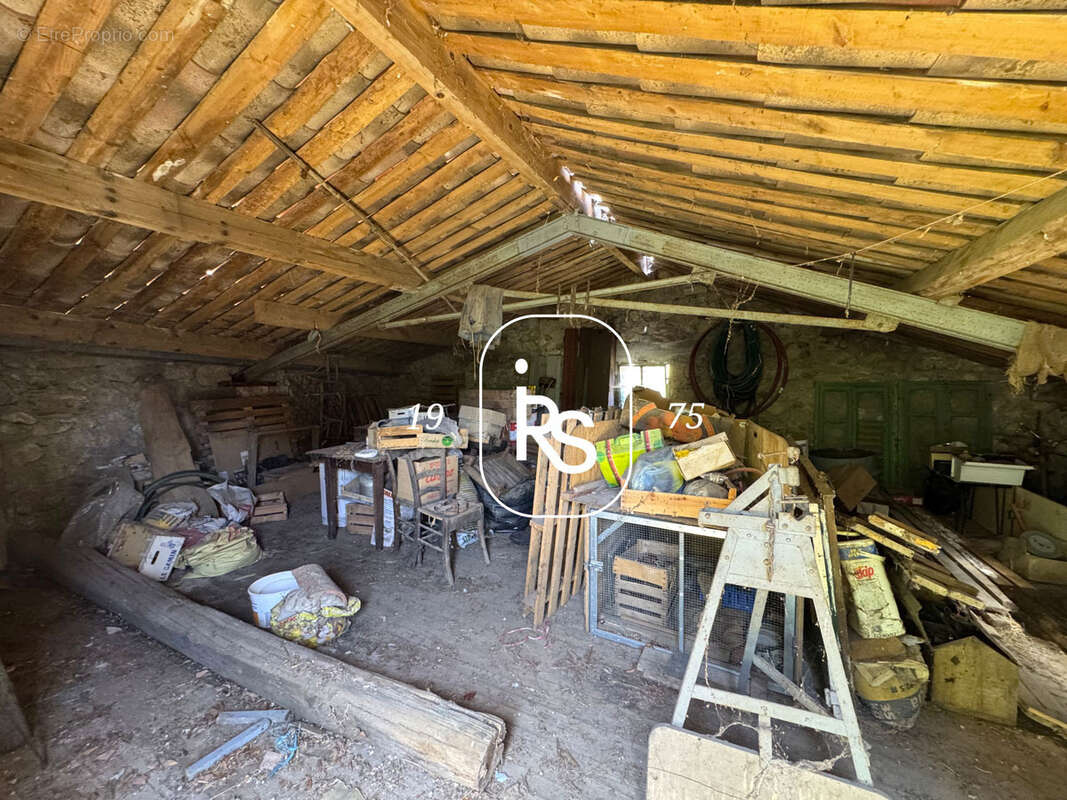 Maison de village à rénover avec terrain, garage et atelier - photo 11