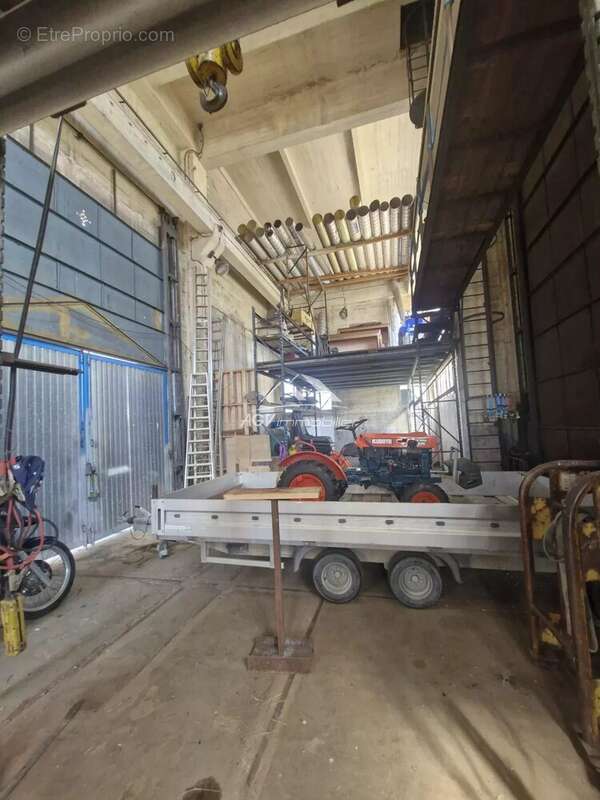 Commerce à SAINT-JEAN-DE-VALERISCLE