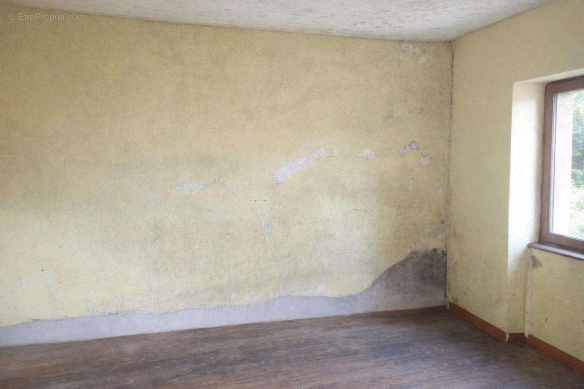 Maison à LA BAZOGE-MONTPINCON