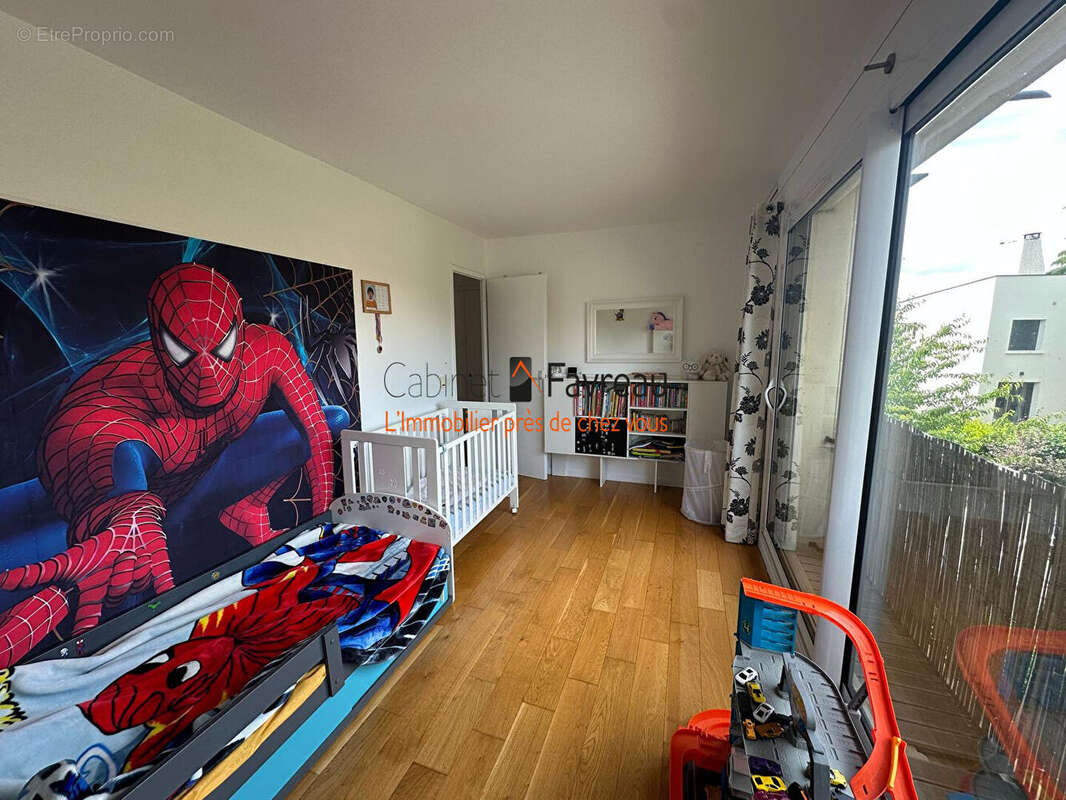 Appartement à L&#039;HAY-LES-ROSES