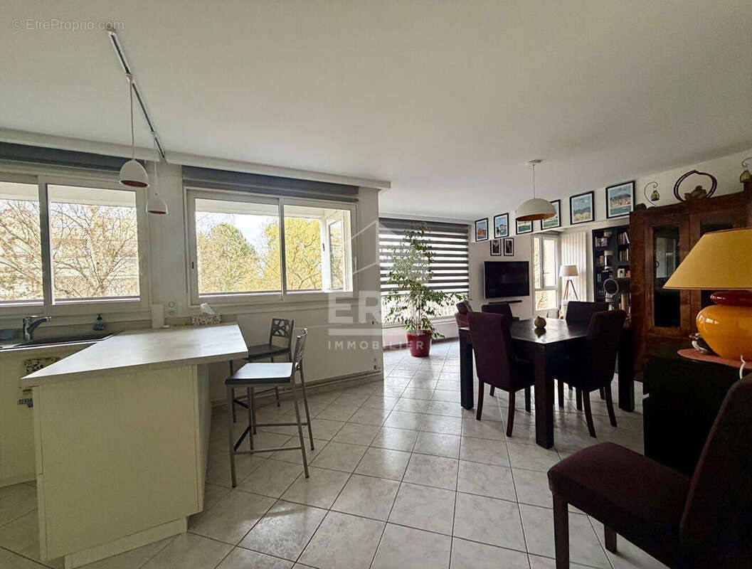 Appartement à COMBS-LA-VILLE
