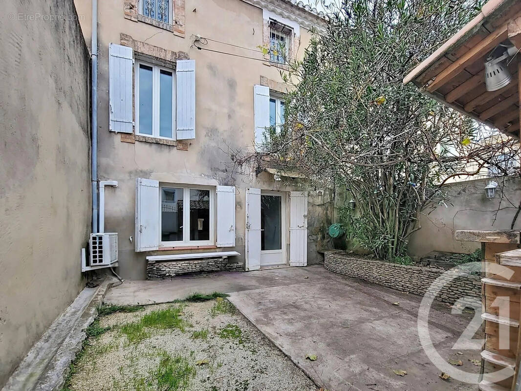 Maison à MORIERES-LES-AVIGNON