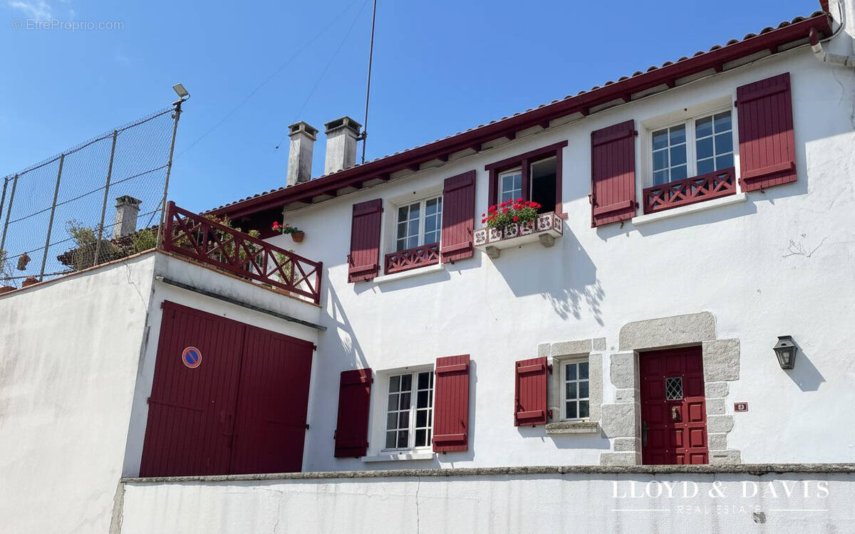 Facade batisse du 19eme siècle - Maison à LA BASTIDE-CLAIRENCE