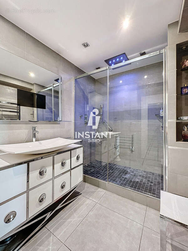 Appartement à CHARENTON-LE-PONT