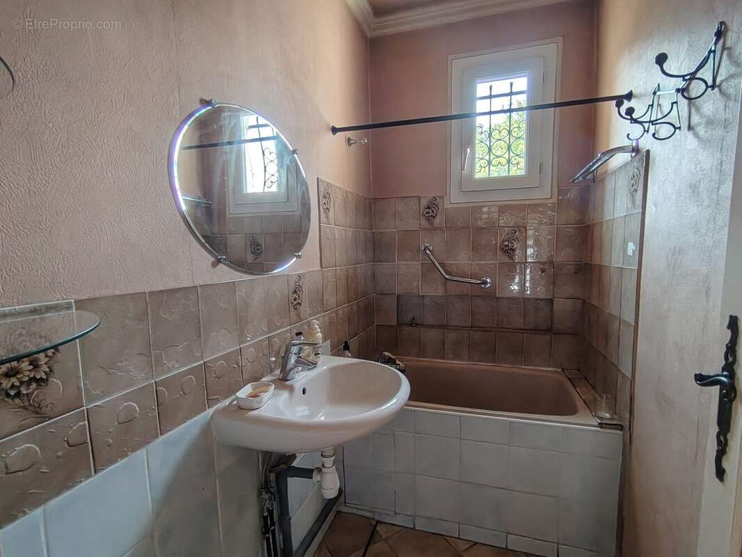 Maison 155 m² à Le Pont-De-Claix  - photo 8