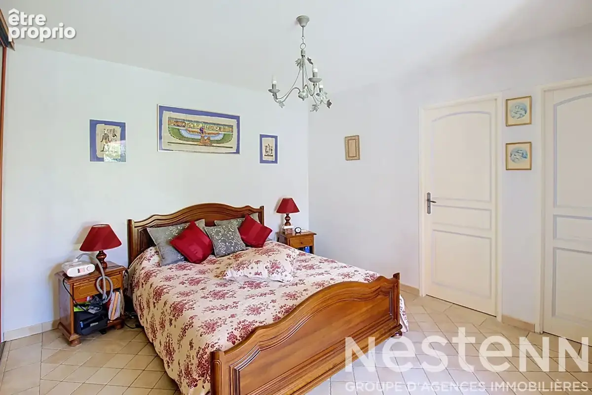 A VENDRE !Maison Lorgues 192 m2 + piscine + garage + 4000m2 - photo 7
