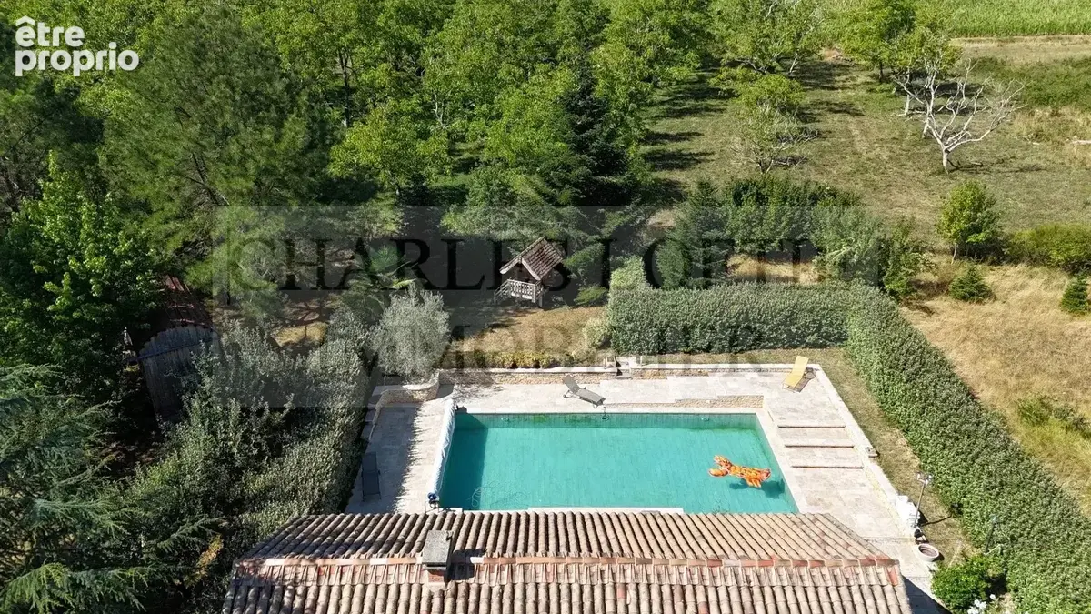 Ensemble en pierre avec gîte et piscine sur un terrain de 8 804 m² dans un hameau paisible en Bouriane - photo 3