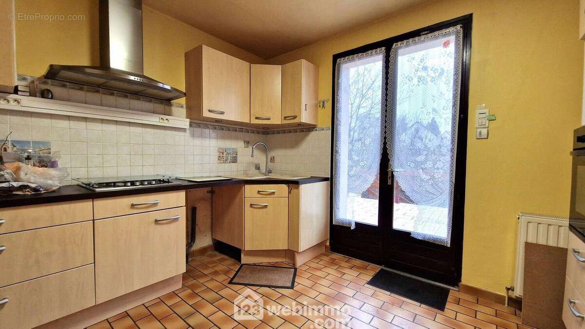 Elle est aménagée et bénéficie d&#039;un accès sur... - Maison à CLACY-ET-THIERRET