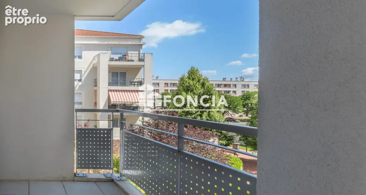 T2 avec garage, balcon, proche commerces - photo 1
