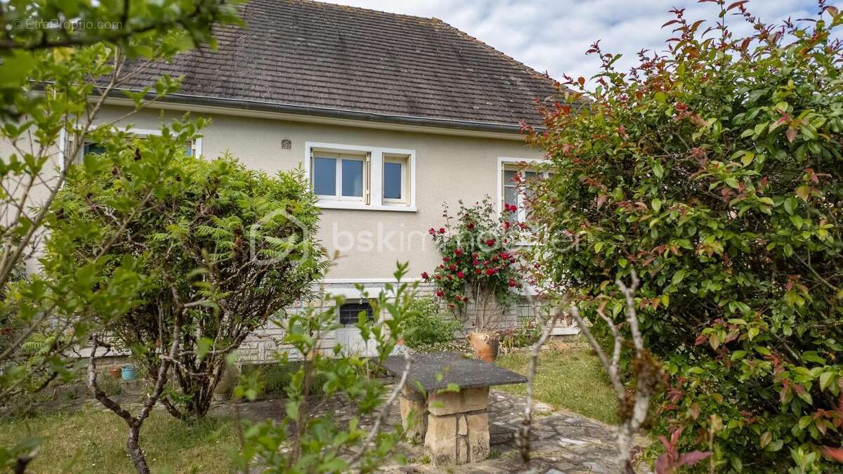 Maison à COULANGES-LES-NEVERS