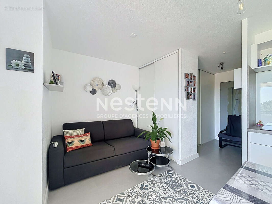 Port Camargue Appartement de type 2 en très bon état avec très belle vue dégagée - photo 5