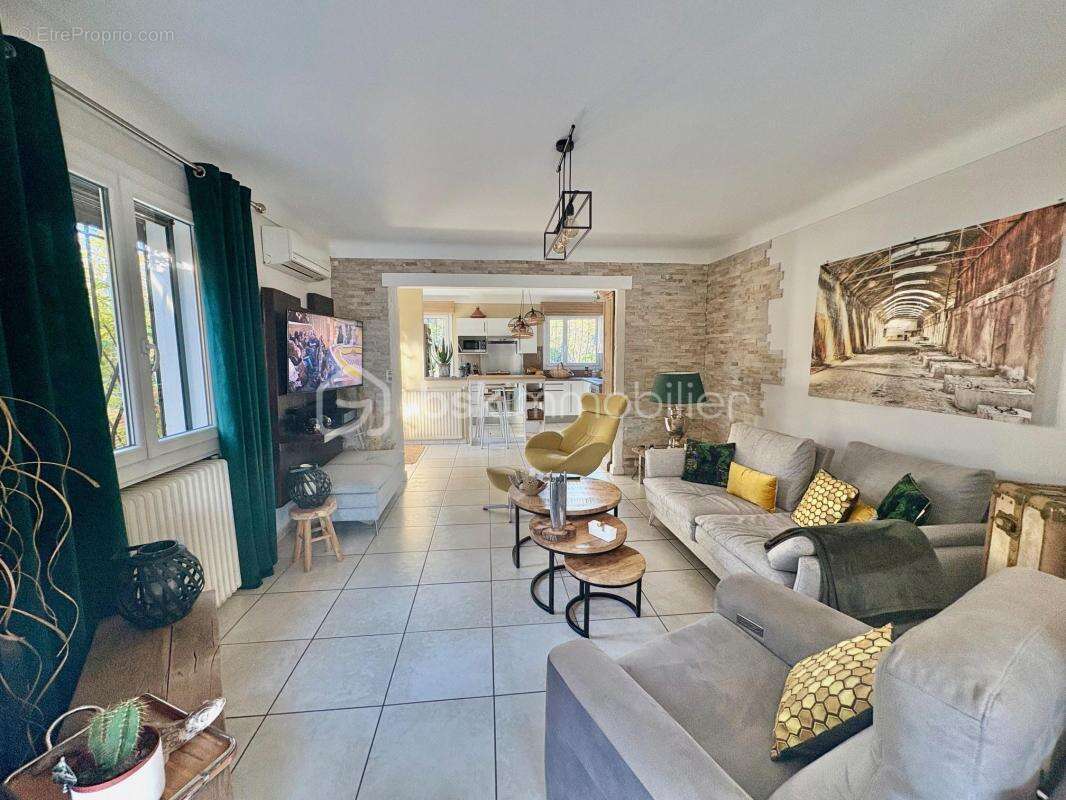 Maison à TOURRETTES