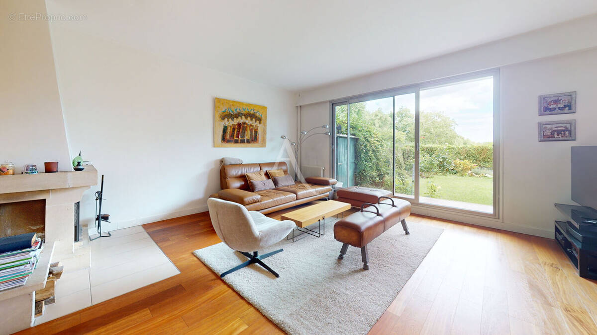 Appartement à LE MESNIL-LE-ROI