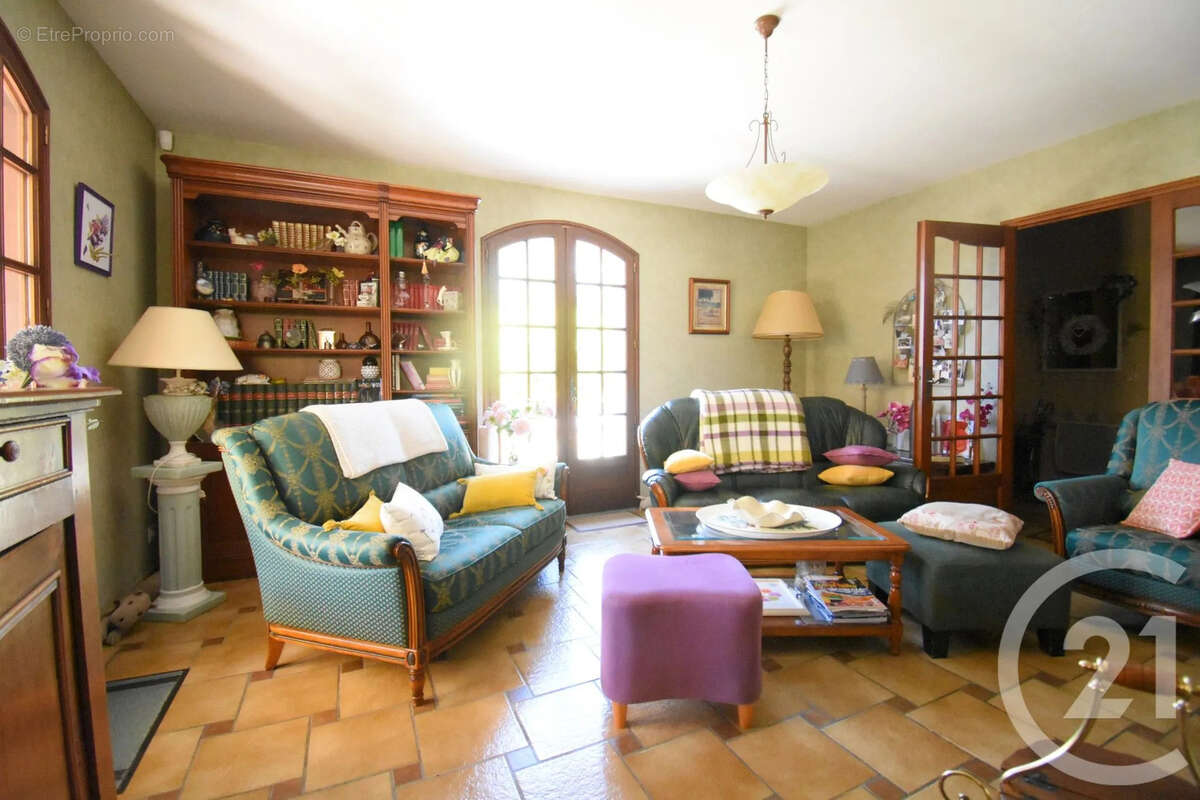 Maison 148 m² à Saint-Christophe  - photo 2