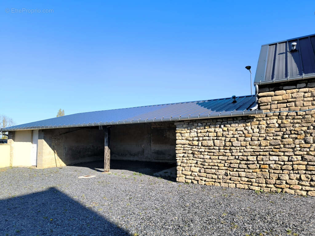 Maison à LONGUES-SUR-MER