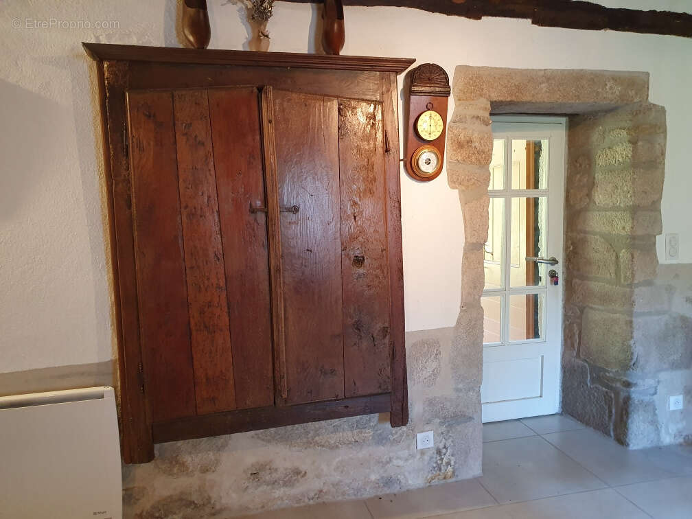 Propriété d'exception en xaintrie, 2,2 ha bois et prés attenants, dépendance ,trés bon état . - photo 8