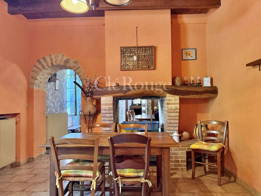 Monségur - Maison familiale de 5 chambres à rénover - photo 10