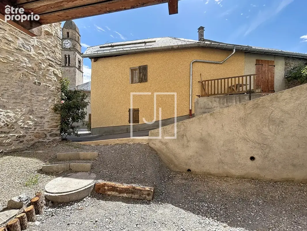Maison de village avec combles aménageables   Hameau des Sanières à Jausiers - photo 2