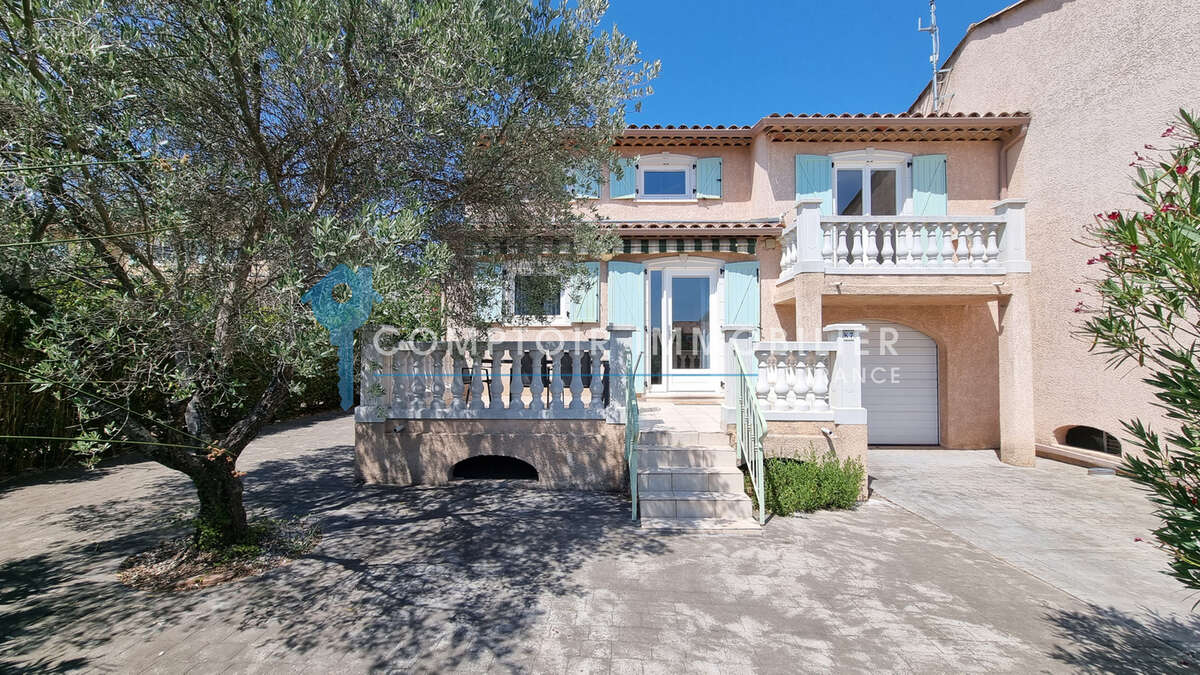 VAR (83) - À VENDRE - VIDAUBAN - Villa 3 chambres dans un domaine hôtelier sécurisé - photo 2