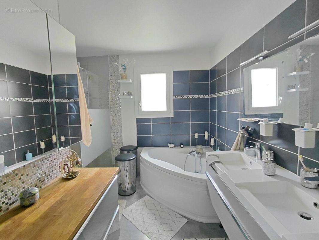 Maison à LE CELLIER