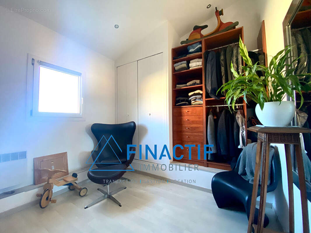 Appartement à EGUILLES