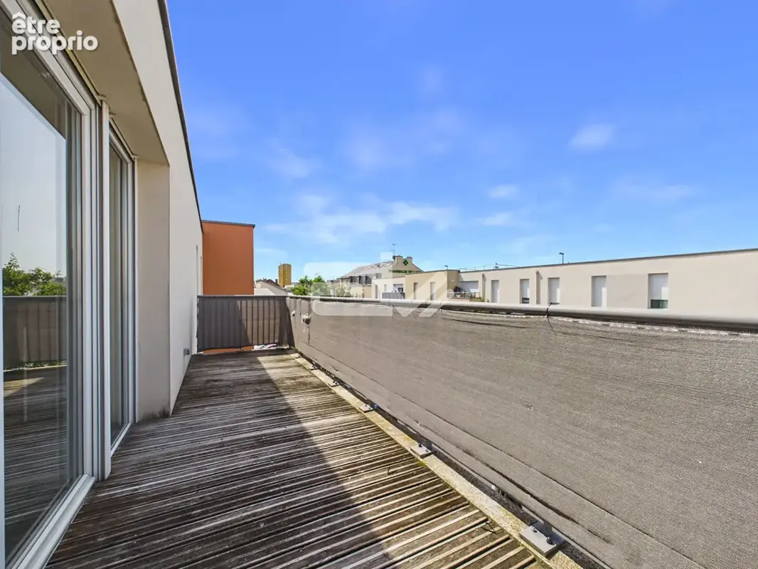 Dernier étage avec ascenseur, balcon et parking privatif - photo 13