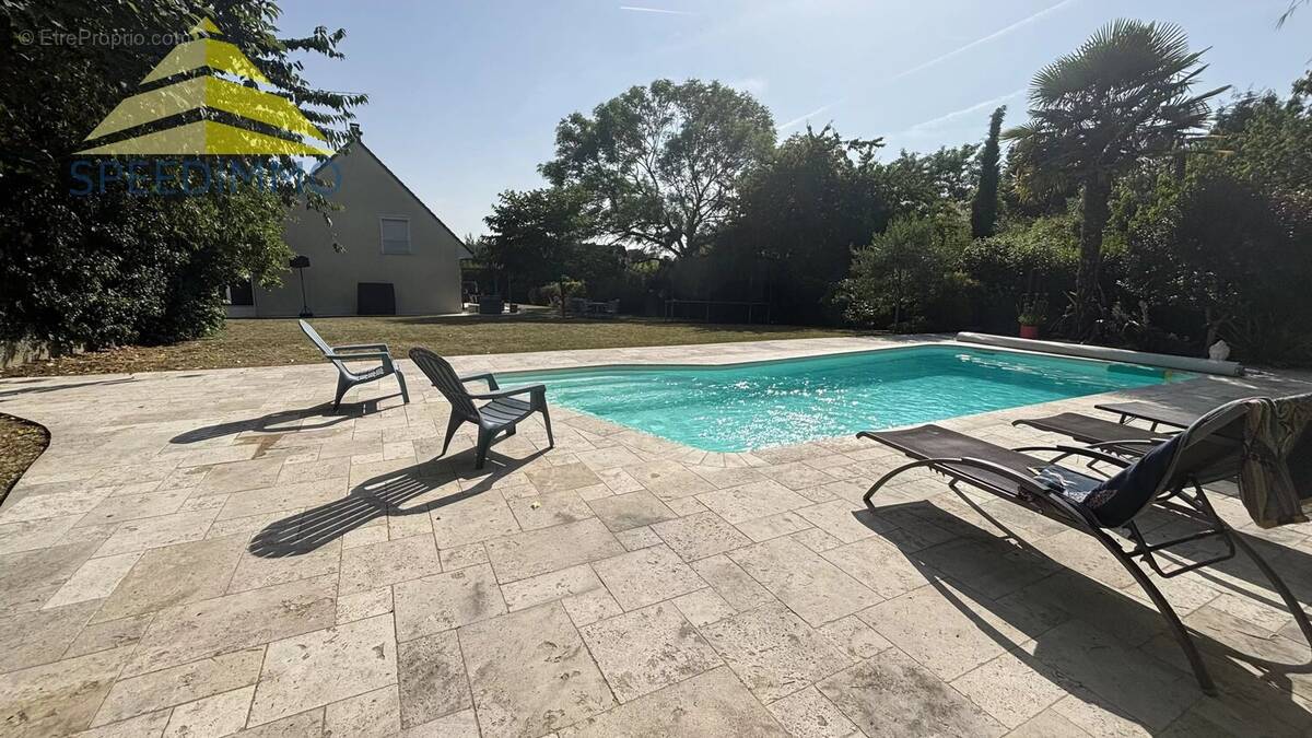 Maison à MANDRES-LES-ROSES