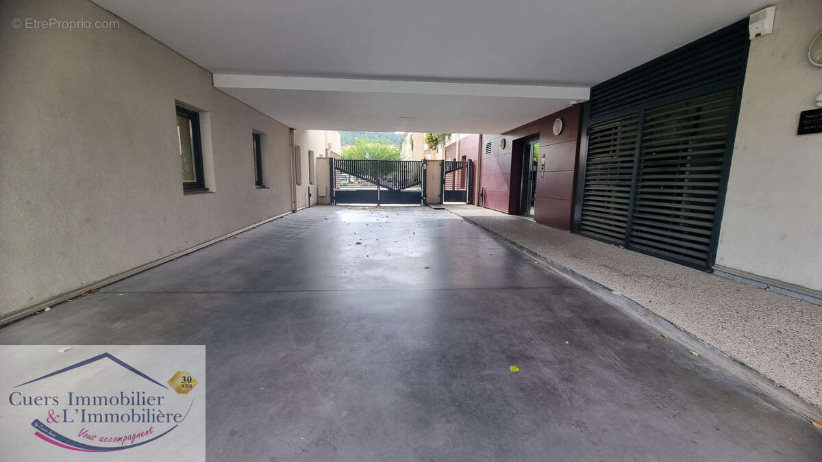 Appartement à SOLLIES-PONT