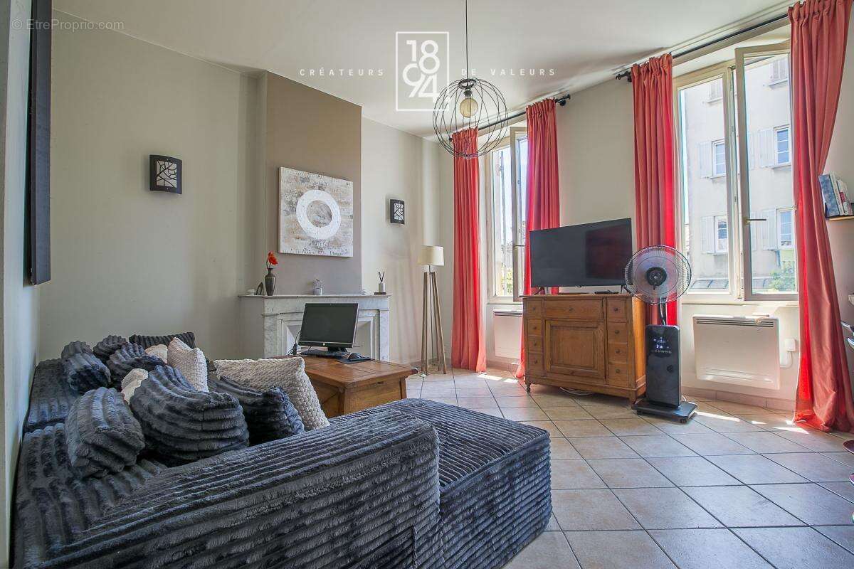 Appartement à MARSEILLE-5E