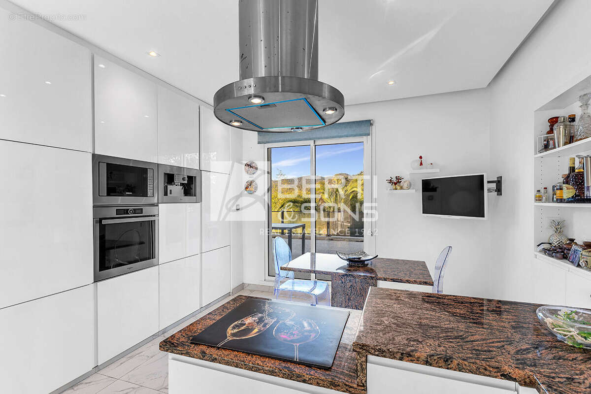 Maison à MANDELIEU-LA-NAPOULE