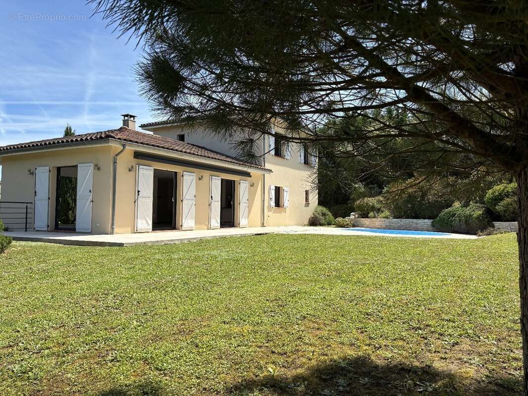 Maison à AURIAC-SUR-VENDINELLE