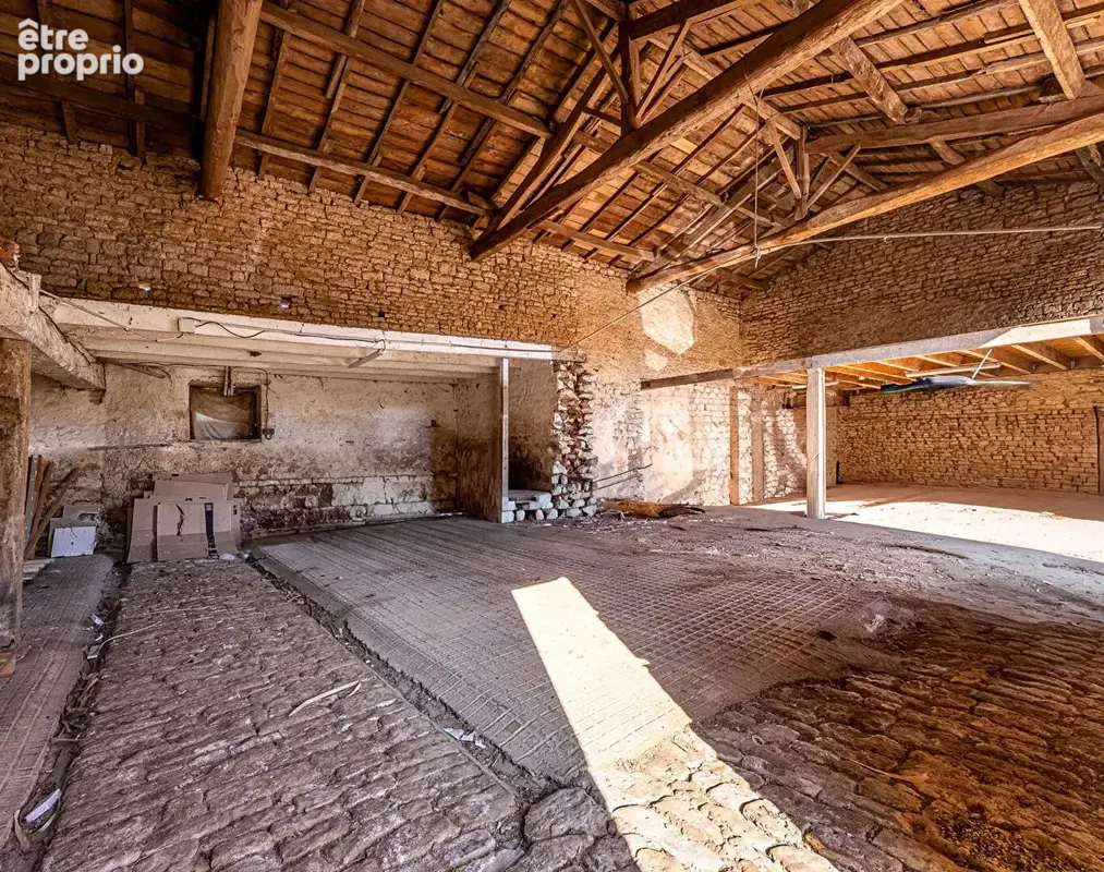 Maison avec nombreuses dépendances et grand jardin - photo 12