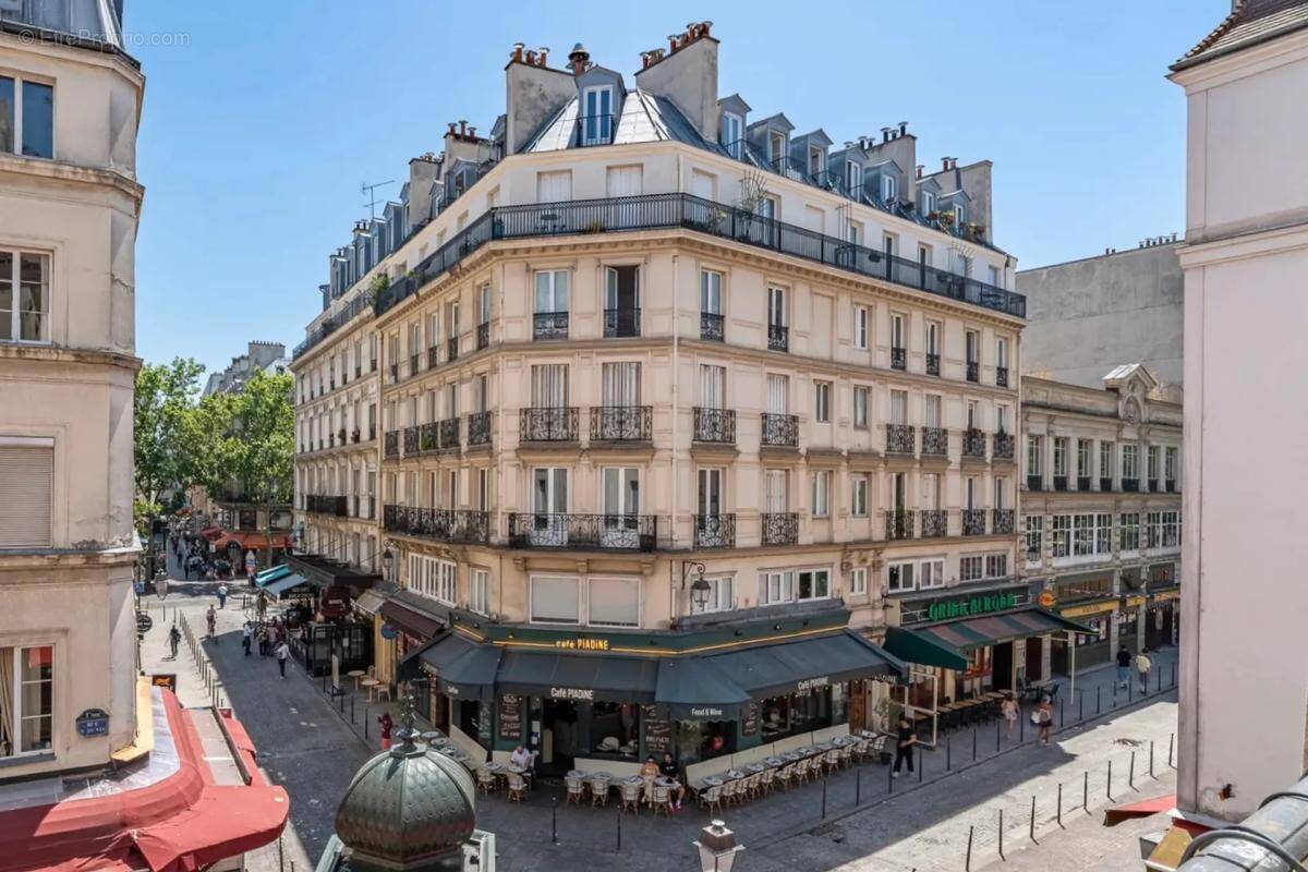 Appartement à PARIS-1E