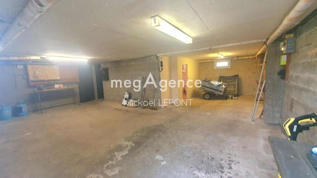 Maison à LE GENEST-SAINT-ISLE