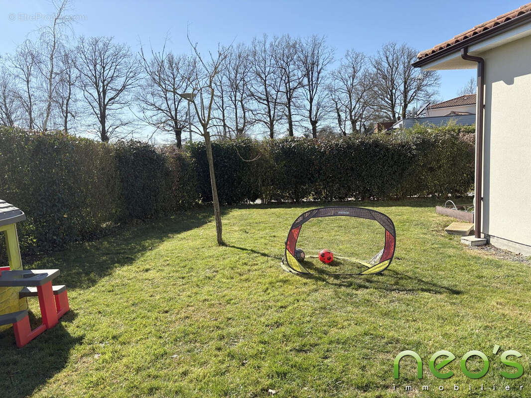 Maison à SAINT-MACAIRE-EN-MAUGES