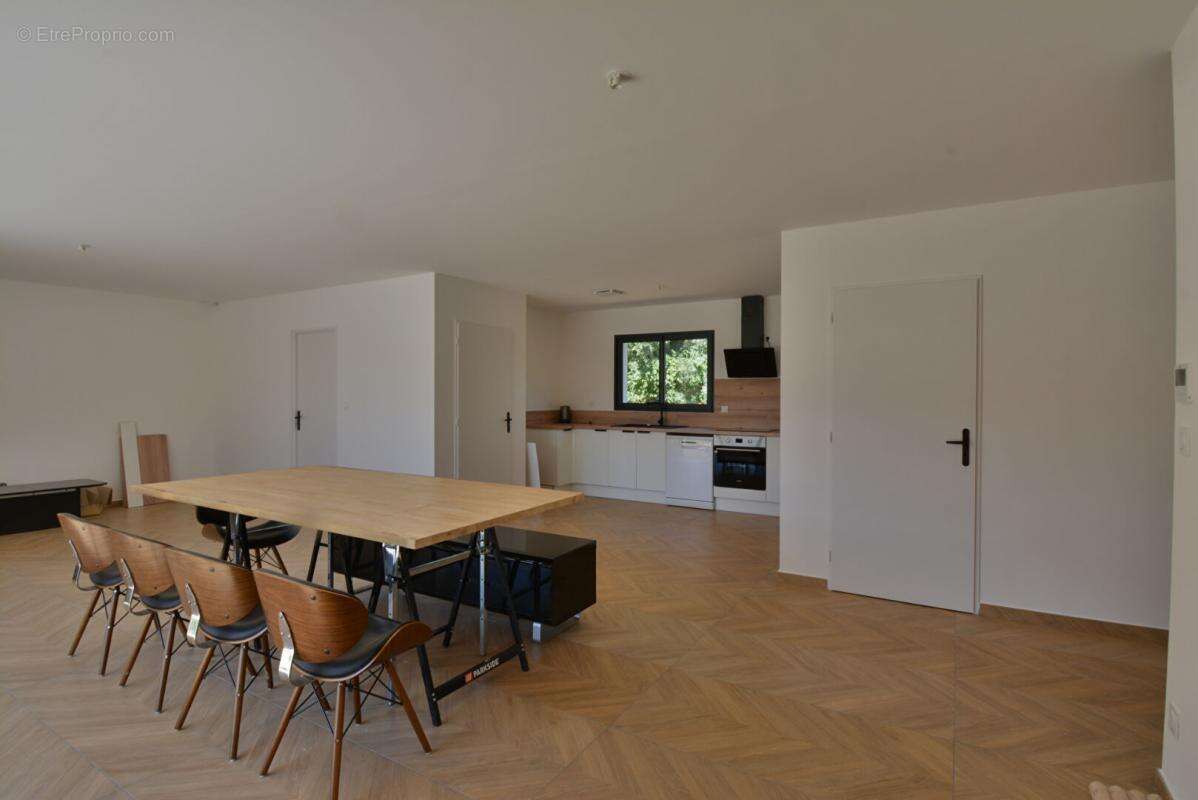 Maison à RUOMS