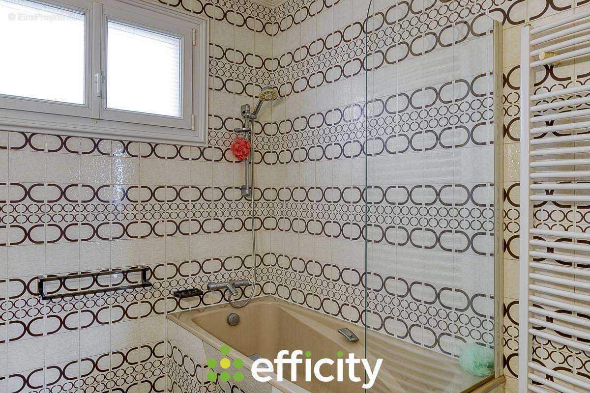 Maison à SALAISE-SUR-SANNE