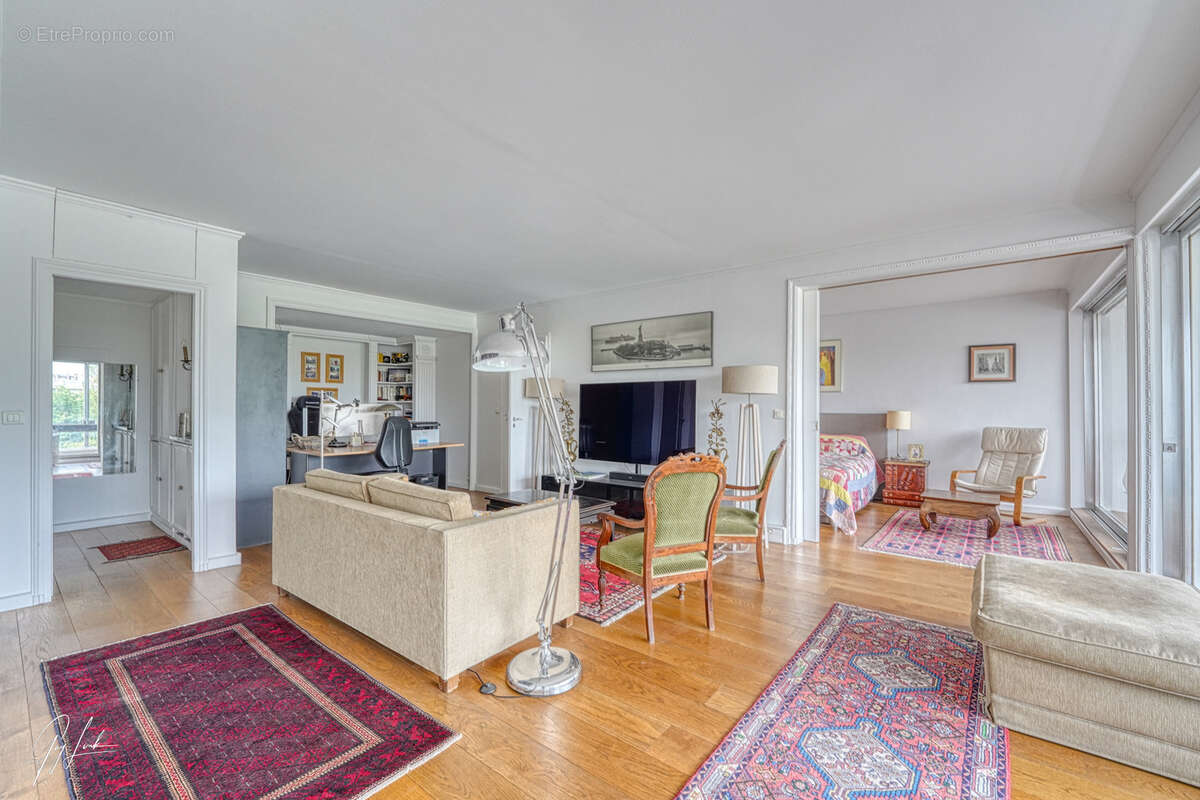 Appartement à COURBEVOIE