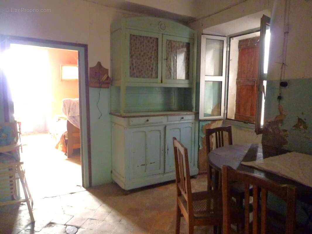 Appartement à CASTELLET-LES-SAUSSES