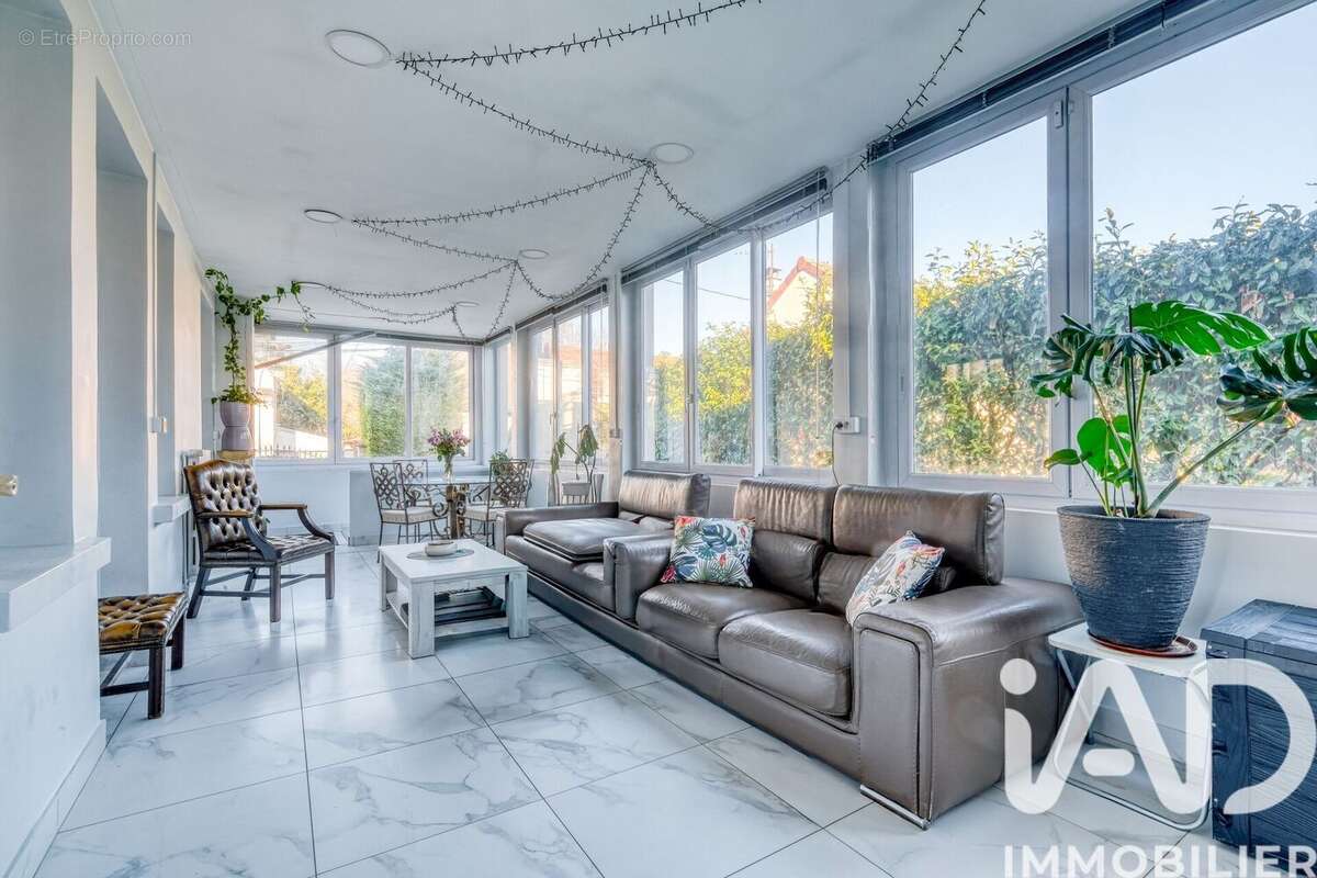 Maison 218 m² à Noisy-Le-Grand  - photo 8
