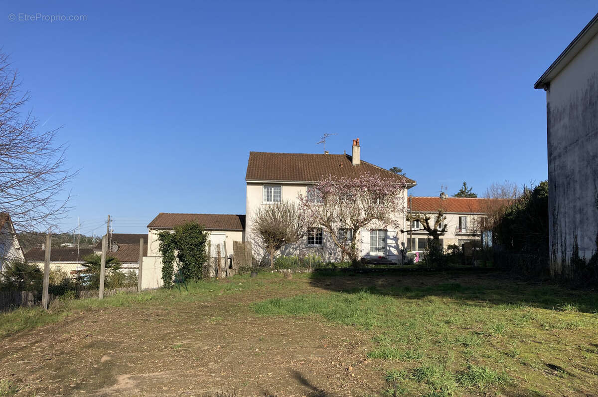 Terrain à PERIGUEUX