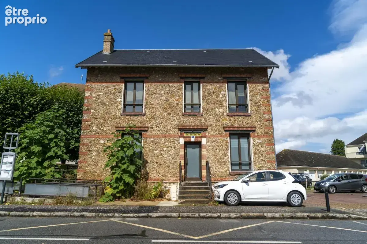 Maison 122 m² · à Voisins-le-Bretonneux · 122 m² · 180 000 €