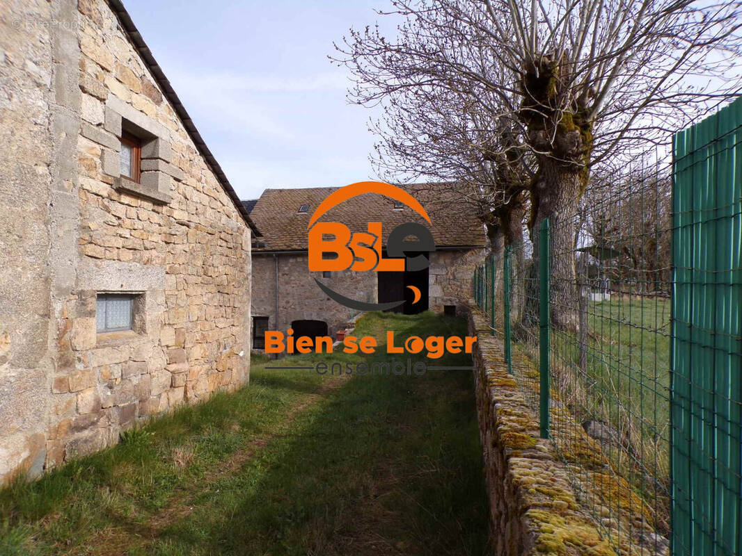BSLE LOZERE Ferme grange terrain au calme  - Maison à TERMES