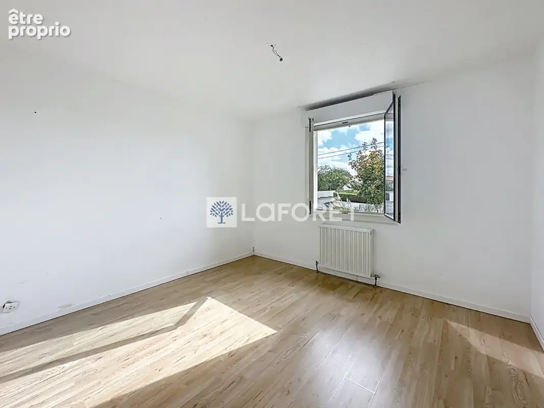 Maison avec beau potentiel, 4 chambres et double garage - La Peyratte - photo 10